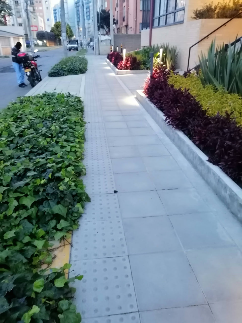 Urbanismo, andenes y paisajismo