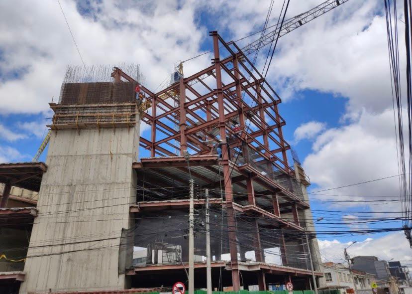 Estructura metálica en altura